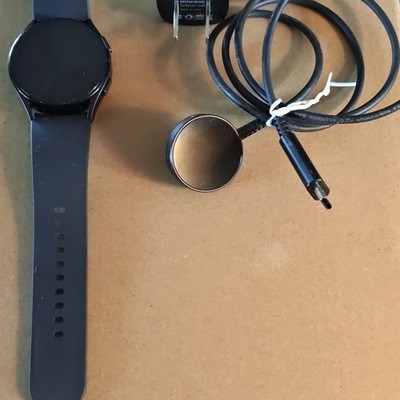 Samsung Galaxy Watch5 44mm Black Aluminum AMOLED and 2 Chargers