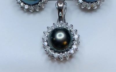 14k Weißgold Schwarz/Pfau Tahitiperle und Diamant Heiligenschein Anhänger
