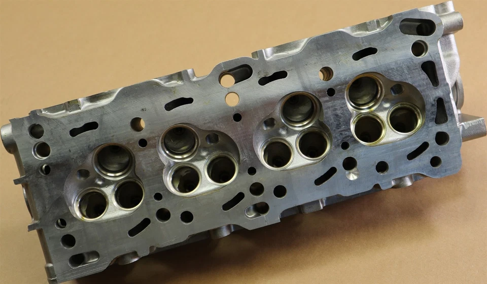 Culata Geo 92-93 Storm-Engine 94424501 1,6 L 1,8 L GM OEM Foto 3 de 4