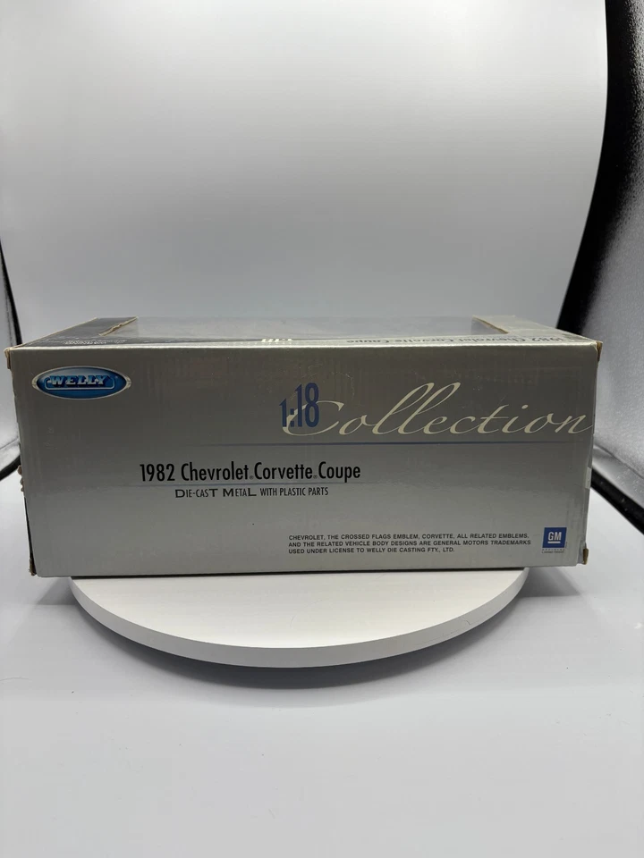 Welly 1982 Chevy Corvette Coupe  1:18 Scale White #12546W - Image 3 of 4