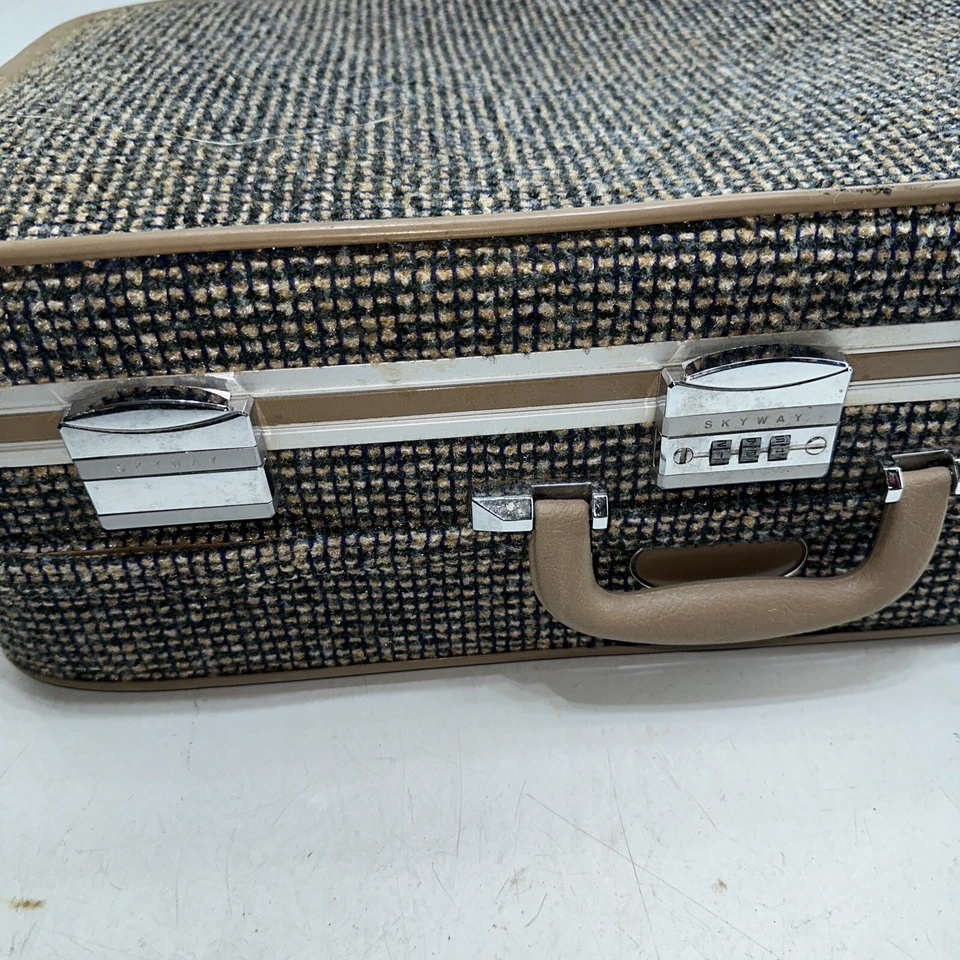 Vtg Skyway Luggages Tweed Wheeled Suitcases vintage very nice - Image 4 of 4
