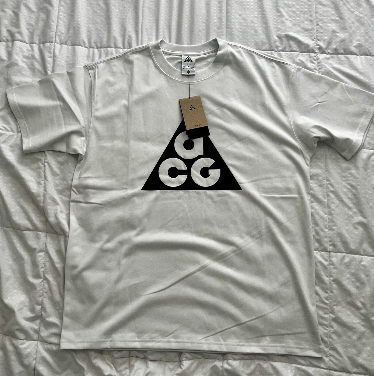 ★Nike★ ACG Men's Dry Fit T-Shirt FZ6703-121 Nike ACG Men's Dri-FIT T-Shirt. Nike.com