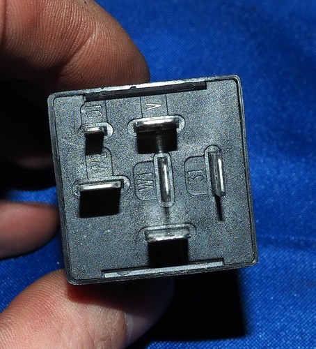 2003-2012 Bentley Flying Spur GT GTC Active Steering Control Relay OE W/Warranty - Picture 5 of 8