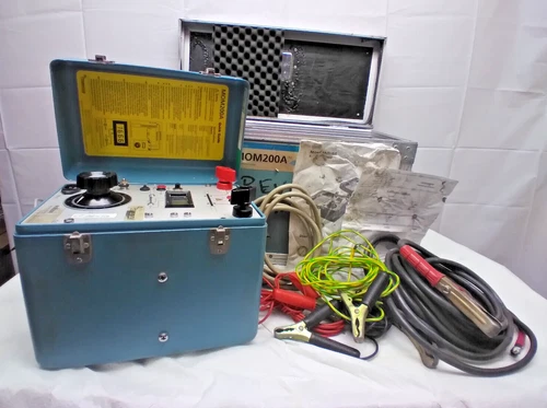 Megger (Programma) MOM200A Micro Ohmmeter, 200A, w/ Case and Leads.