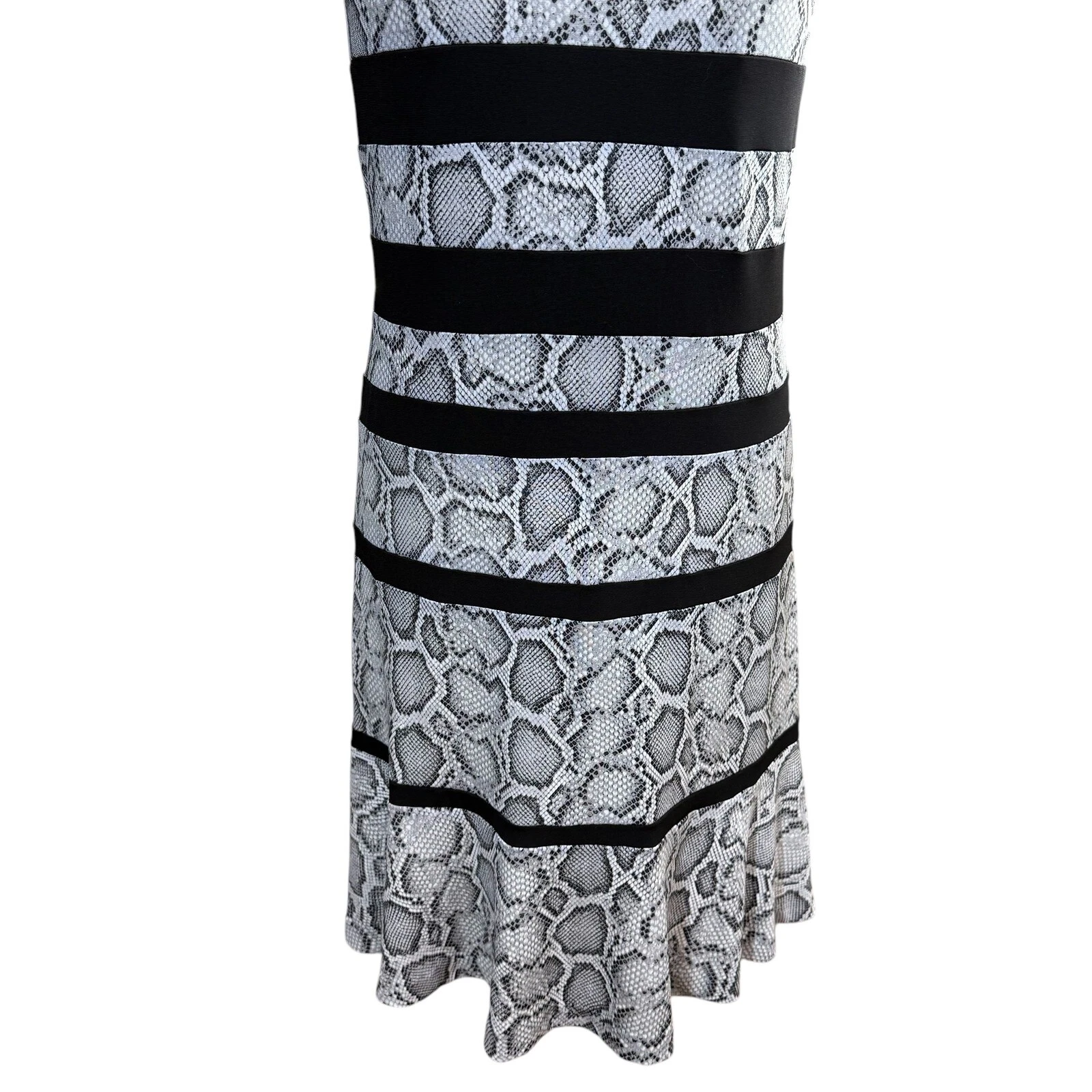 Abito Michael Kors smanicato stampa serpente righe vestibilità piccola svasato nero grigio