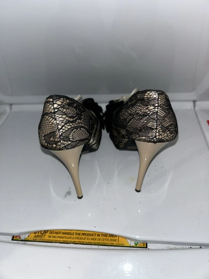 Tacones de plataforma de encaje negro Qupid talla 8 con lazo blanco roto Foto 4 de 4