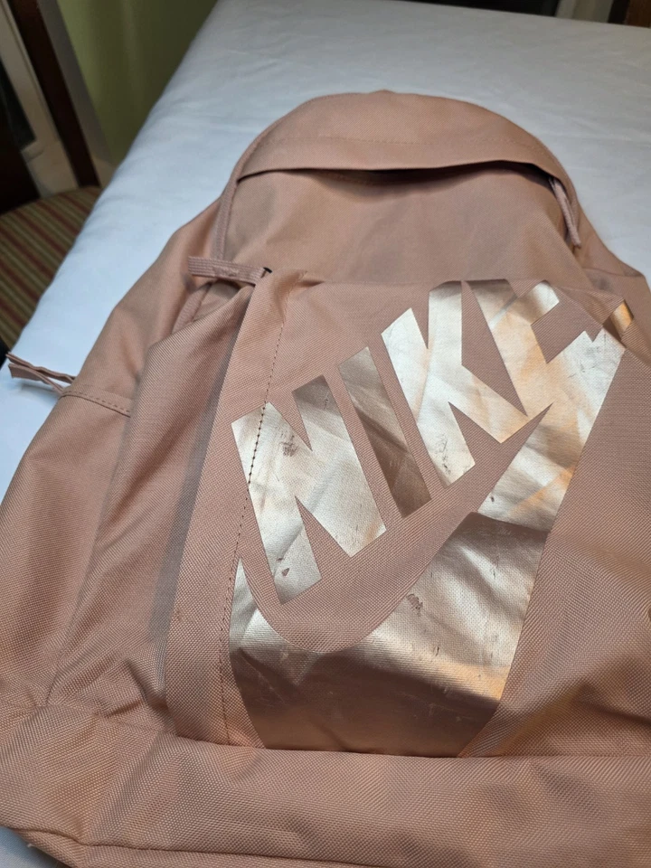 耐克 Elemental 玫瑰金背包。  二手。 状况良好,价格实惠。 女士手提包 — 第 2/4 张图片