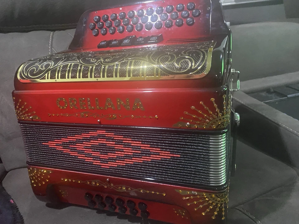 ORELLANA ACORDION - Image 4 of 4