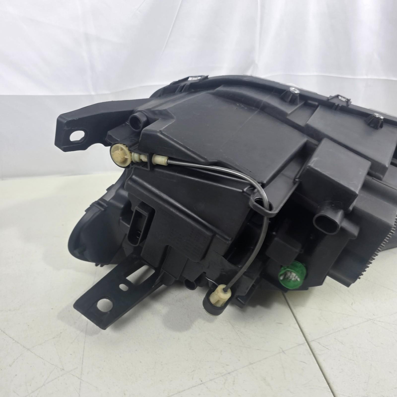 Maserati Quattroporte Right Headlight P/N 00670100615
