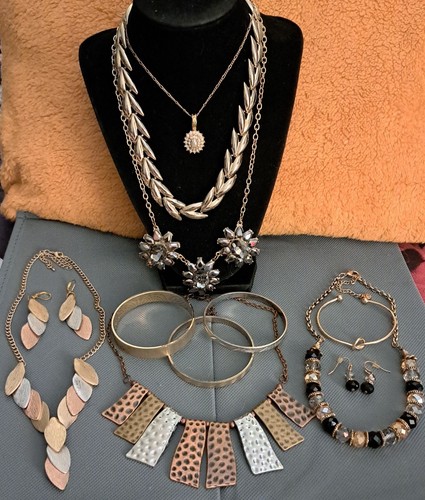 Vintage to Now ~ Gold Silver Copper Tone Mixed Jewelry 1946 Roman Glass- Bangles - Picture 1 of 4