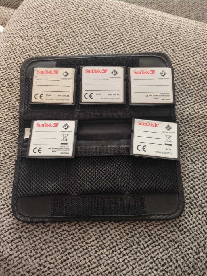 lot of 5 SanDisk Ultra II, Extreme III, (11 GB Total) With Carrying Case - Image 2 of 2