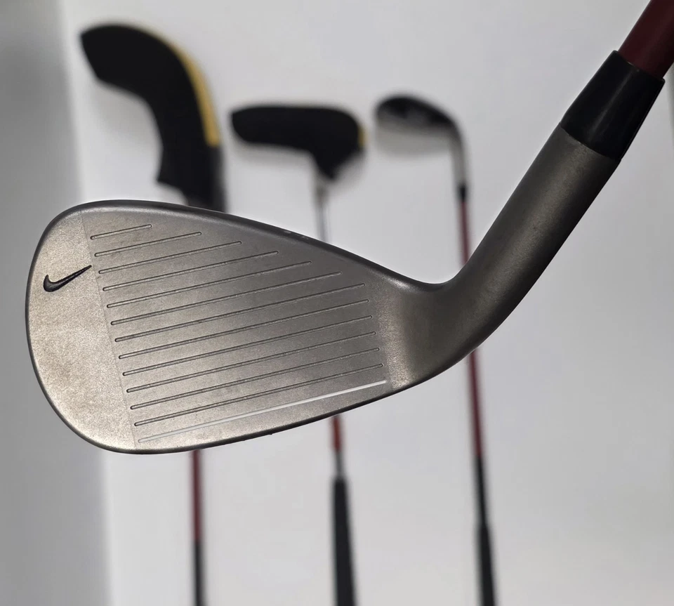 Tiger Woods TW Nike Junior JR  RH Golf Set 4 Clubs 5, P, Putter, And 26° Driver. - Image 3 of 4