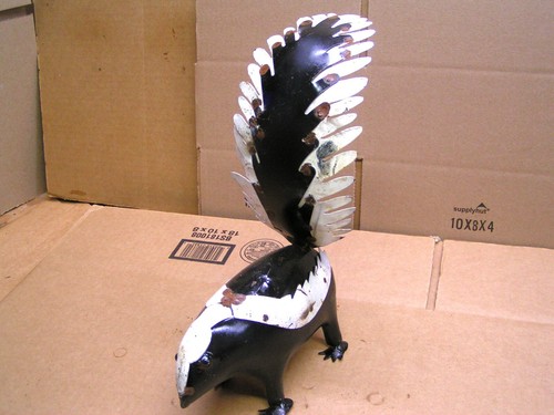 METAL Yard Art SKUNK Junk Iron Garden Sculpture, 17 - Picture 2 of 7