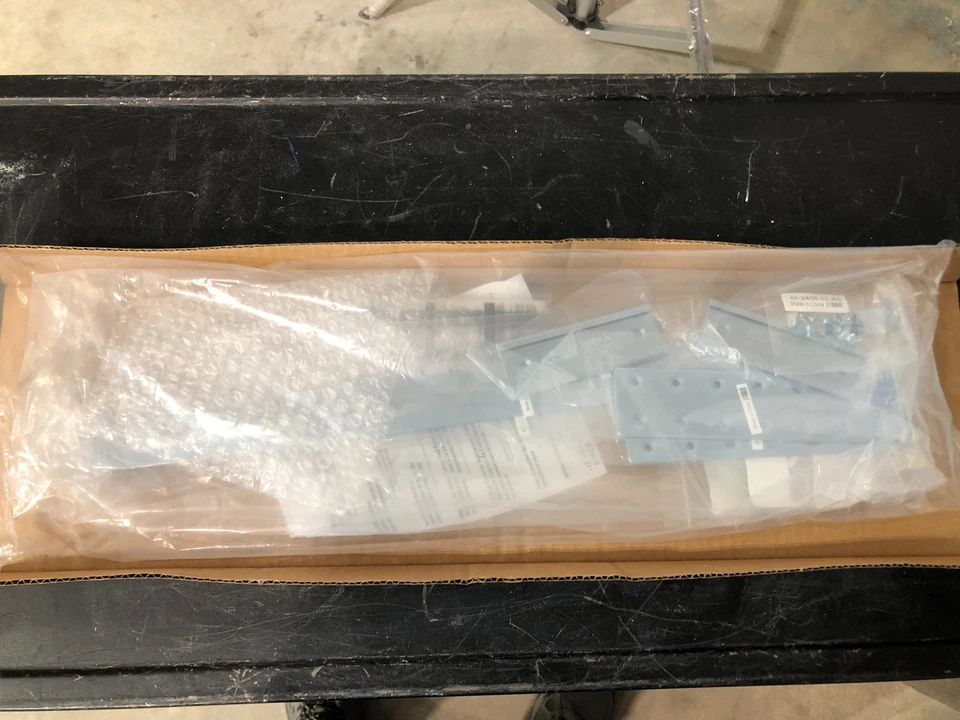 NOB Cisco Nexus N2K-C2248PQ-10GE Nexus 2000 Fabric Extender Rack Mount Kit incl - Image 3 of 4