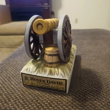 Vintage Mogen David Cannon Concord Wine Ceramic Decanter 6.25x8.25"