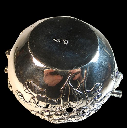 QUALITY CHINESE SILVER DISH with SUPERB REPOUSSE CHRYSANTHEMUMS by WANG HING - Afbeelding 8 van 9