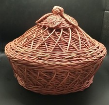 Lidded Round Wicker basket W/ Decorative Leave Pattern On Lid  Double Weave 11"