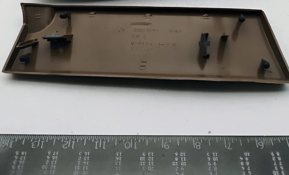 Panel de instrumentos GM 25605089 ajuste inferior 1994-96 Buick LeSabre nuevo de stock hecho en EE. UU. Foto 2 de 4