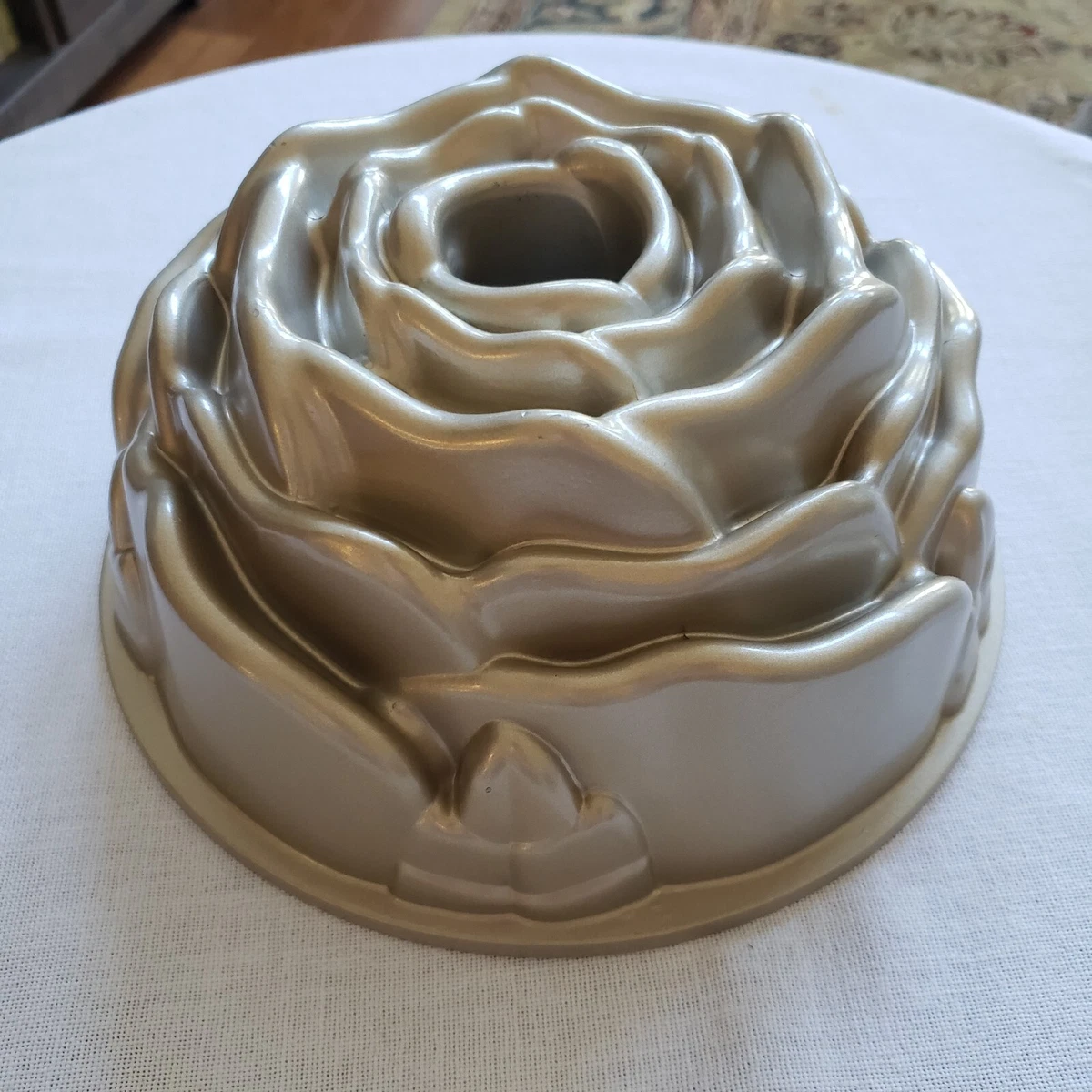 Nordic Ware Cast Aluminum Non-Stick Rose Shape Bundt Pan 10 Cup Capacity