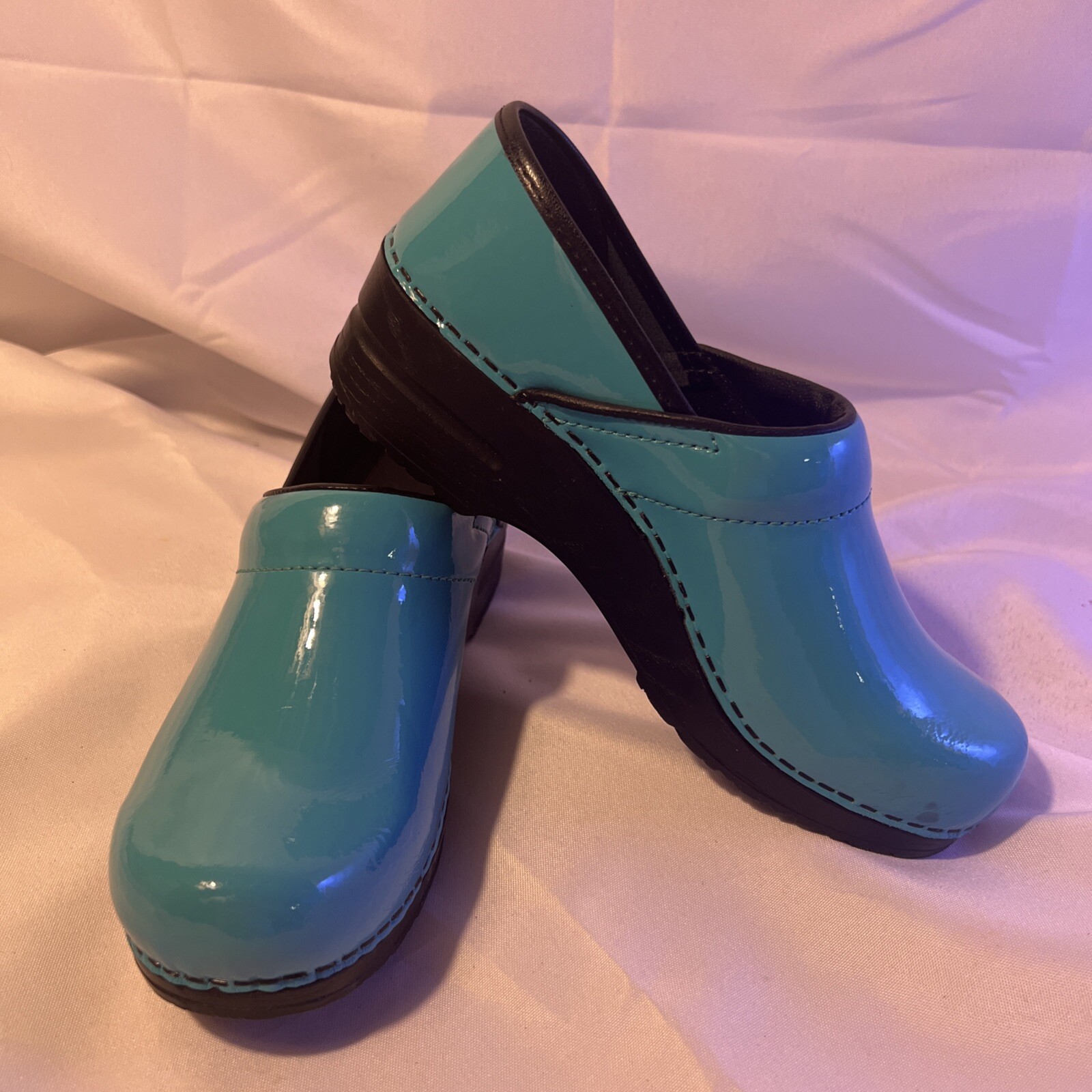 Sanita Women’s Turquoise Clogs Size 37 EU 6.5 US Slip-On Comfort Workwear Nurse Pre-Owned Great Condition