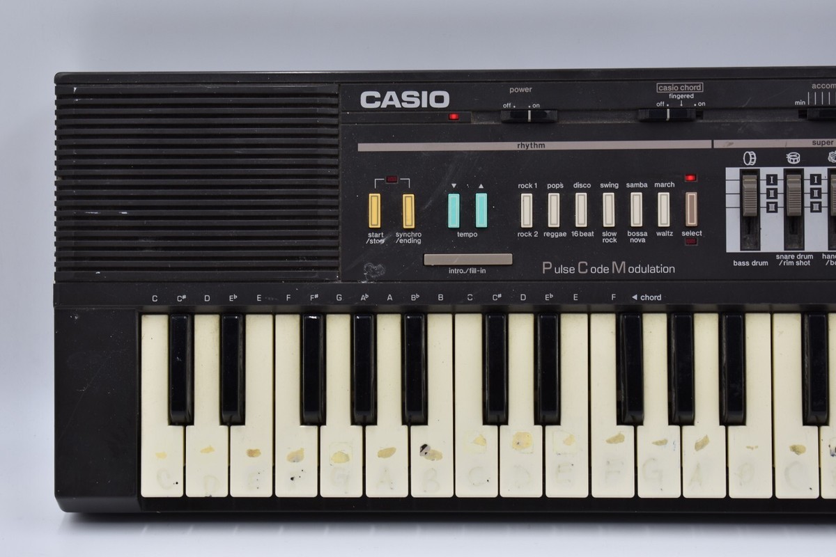 Vintage Synthesizer Casio MT-205 Casiotone Keyboard Rhythm