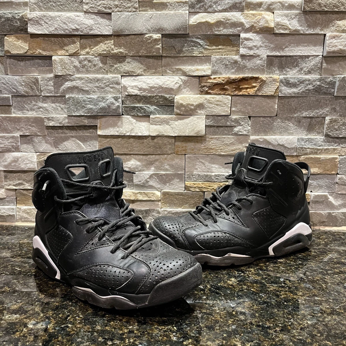 Black cat sales 6s on feet