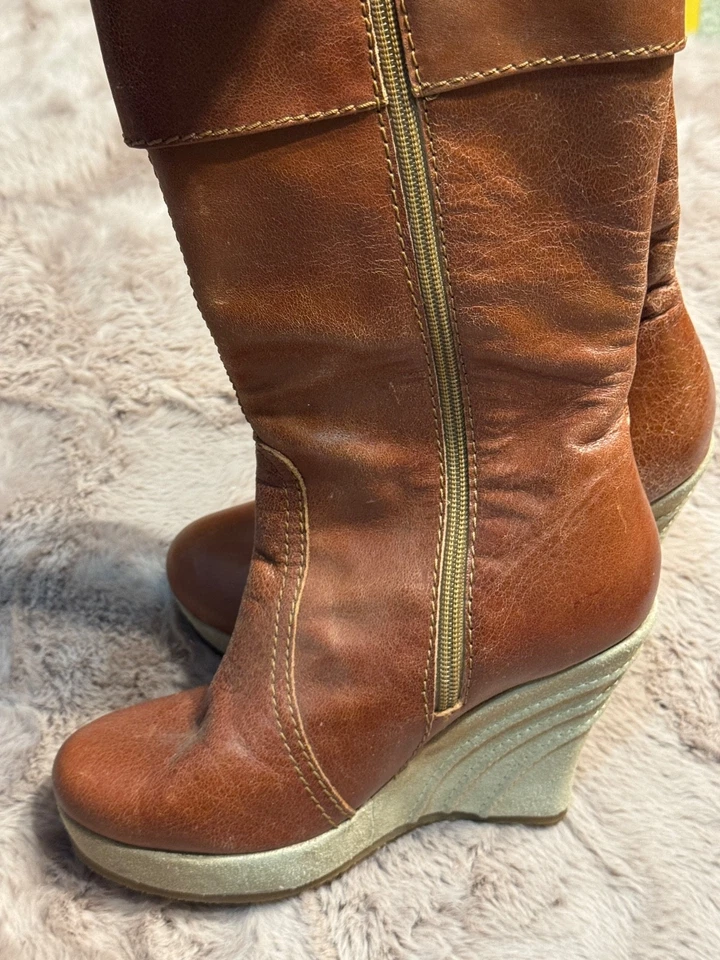 Botas de becerro con cuña de cuero marrón Steve Madden Y2K de colección 6 otoño Foto 2 de 4