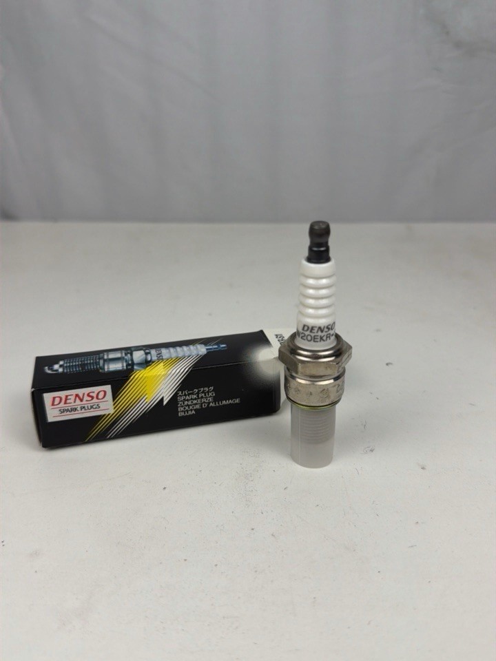 DENSO W20EKR-S11 3041 Spark Plug Set 4 Pack NEW