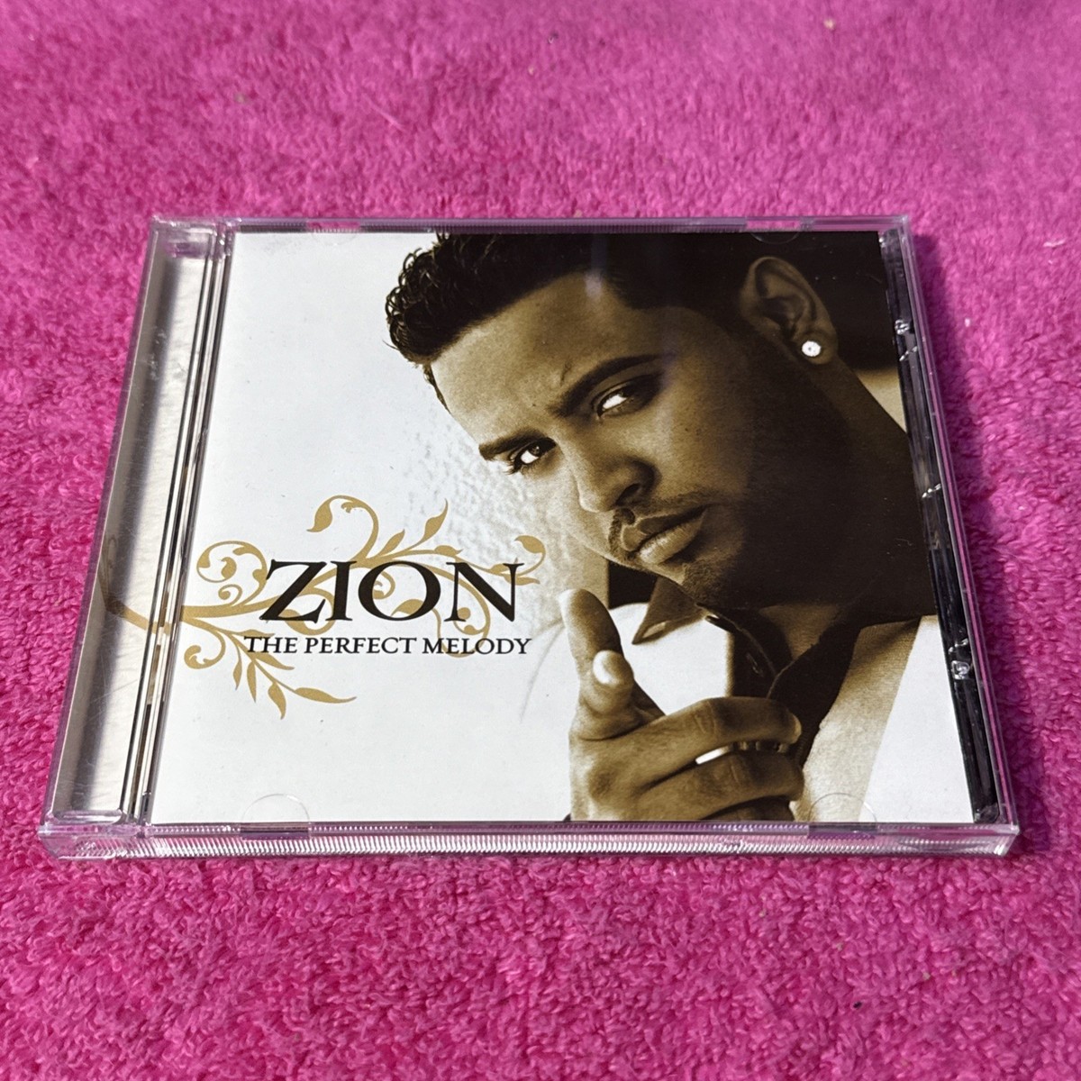 The Perfect Melody * by Zion (Zion & Lennox) (Universal Music