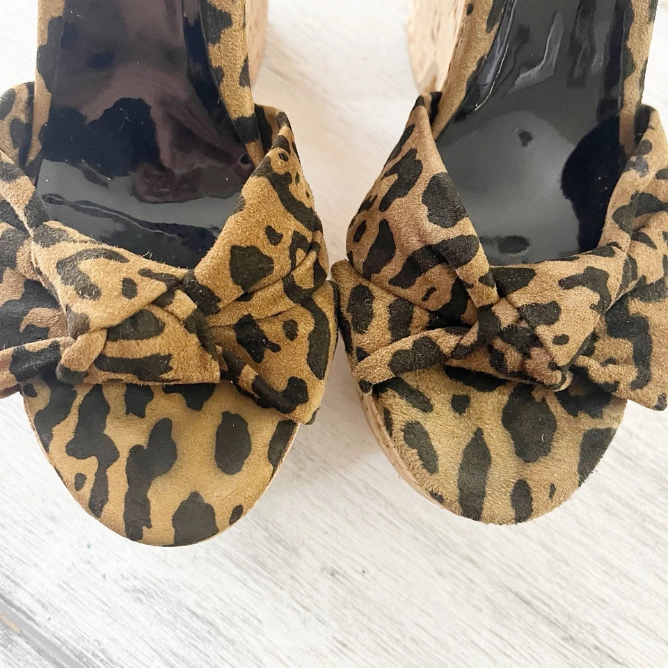 Sandalias Jimmy Choo Gamuza Estampado Leopardo Plataforma Corcho Cuñas Talla 38 Foto 4 de 4
