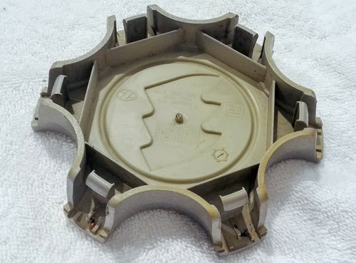 2008-2016 BUICK ENCLAVE ALUMINUM WHEEL CENTER CAP OEM P/N 9597063 - Picture 5 of 6