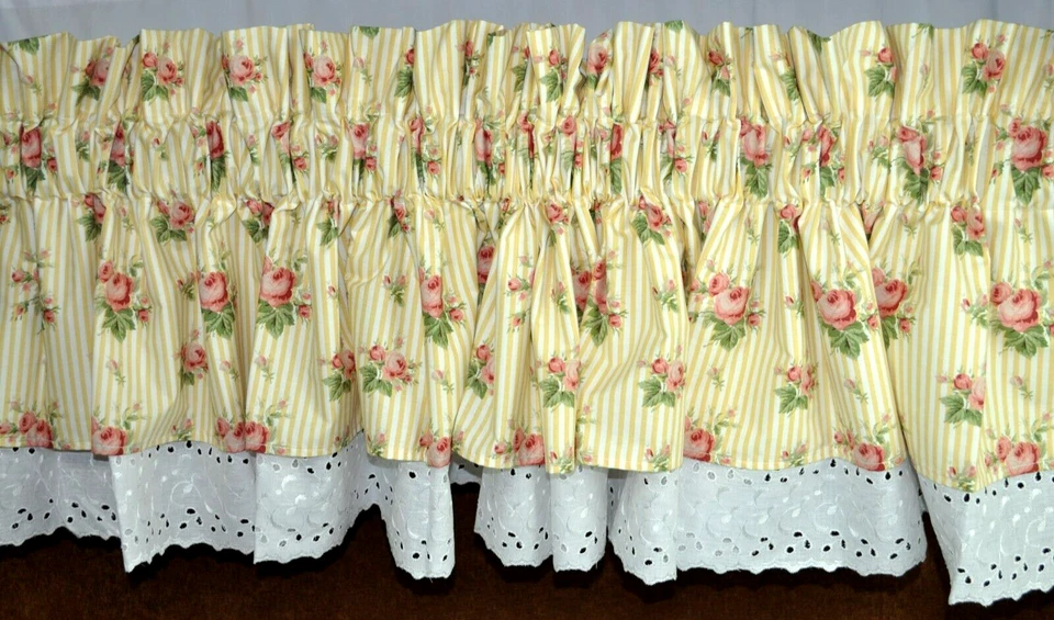 Cenefa de doble nivel hecha con tela a rayas amarillas Ralph Lauren Sophie 90x16 Foto 2 de 2