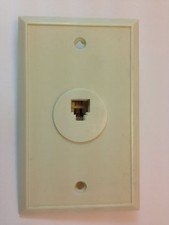 1 PIECE - TELEPHONE MODULAR WALL PLATE - RJ11/RJ12 4 CONDUCTOR JACK  Z1510