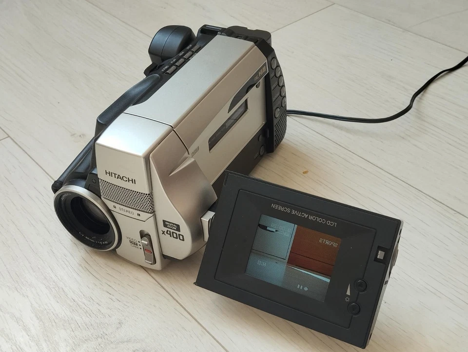 Caméra Hitachi VM-H755LE / Camescope Hi8 Avec chargeur et câble TV / Fonctionne - Photo 3/4