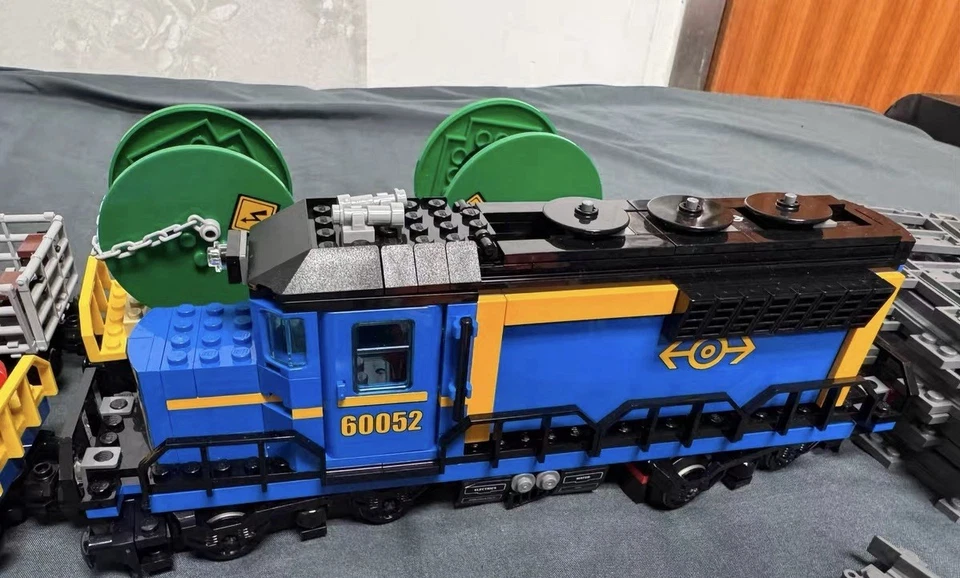 LEGO City: Cargo Train 60052 100% Complete W/Instructions - Image 4 of 4