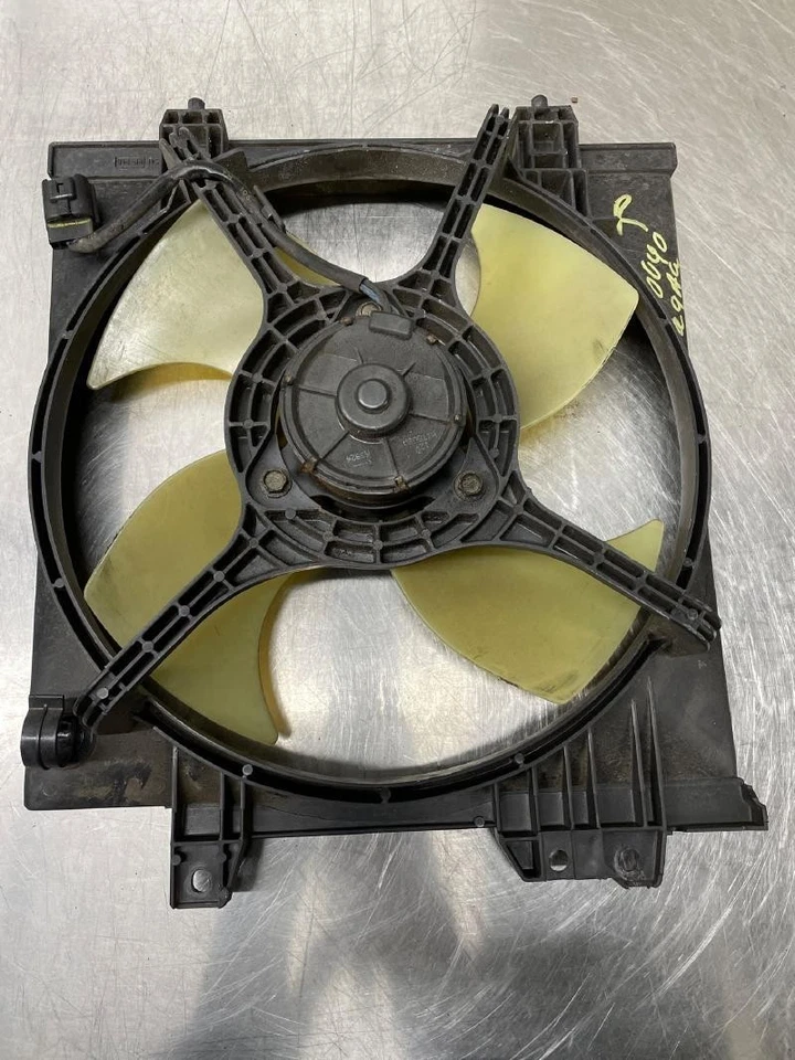Conjunto de ventilador de refrigeración por radiador Subaru Legacy 2000-2004 OEM Foto 2 de 4