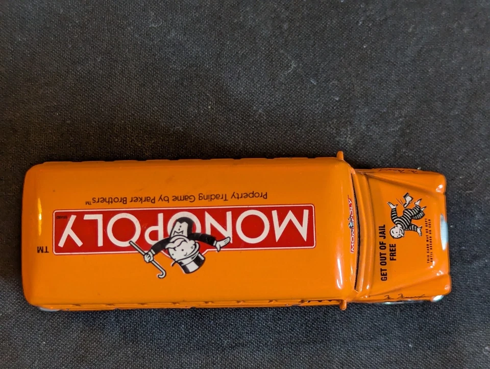 Chevrolet Hasbro 1956 Monopoly Bus Johnny Lightning de colección Foto 3 de 4