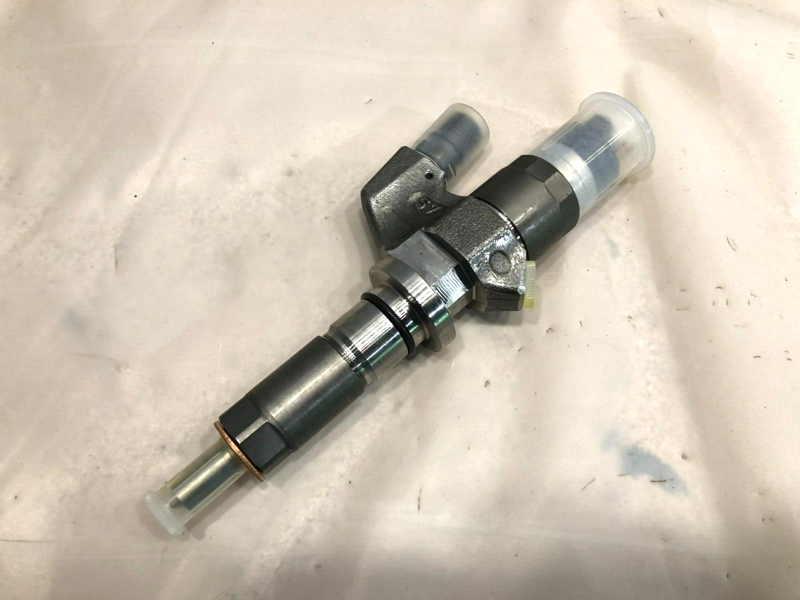 Bosch 2001-04½ DURAMAX Chevy LB7 6.6L Fuel Injector 97208074 OEM 0986435502