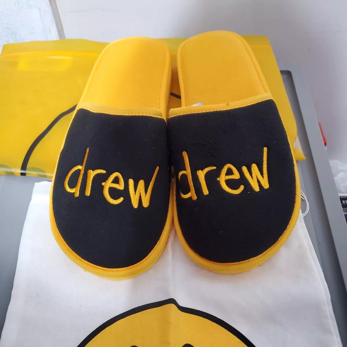 Drew House x Justin Bieber Mascot Slippers Yellow/Black S/M Sz 5