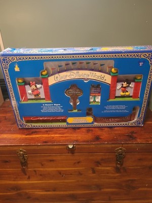 NEW NIB Walt Disney World Monorail Accessories 5 Resort Sign PlaySet Collectible
