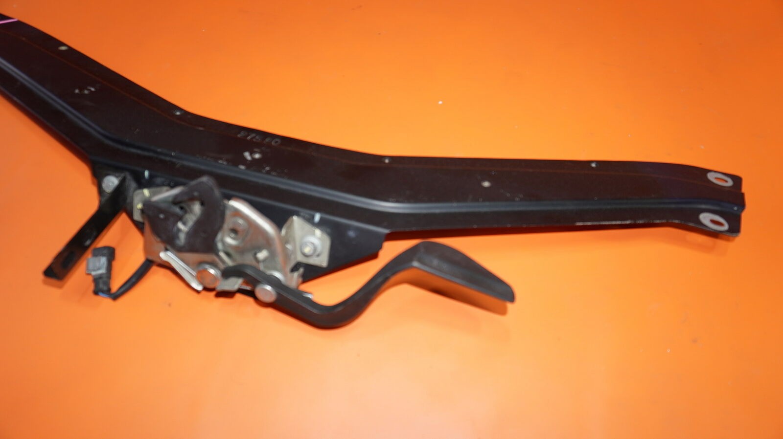 MASERATI QUATTROPORTE TIEBAR WITH LOCK 2005 2006 2007 2008 M139 OEM