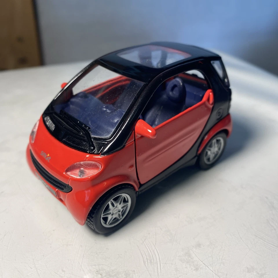 Maisto Escala 1/33 31852 Lote de (2) - Coche Inteligente 1 Rojo y 1 Crema Foto 2 de 4