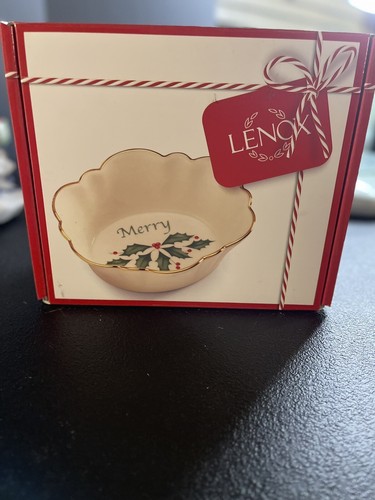 LENOX Holiday Oval Fluted Dish ~ Merry ~ Candy/Nut Dish ~ 4.75" Wide ~ #822398 - Picture 7 of 11