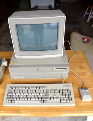 Vintage Commodore Amiga 2000 Computer, Monitor, Mouse, Keyboard set.  Untested