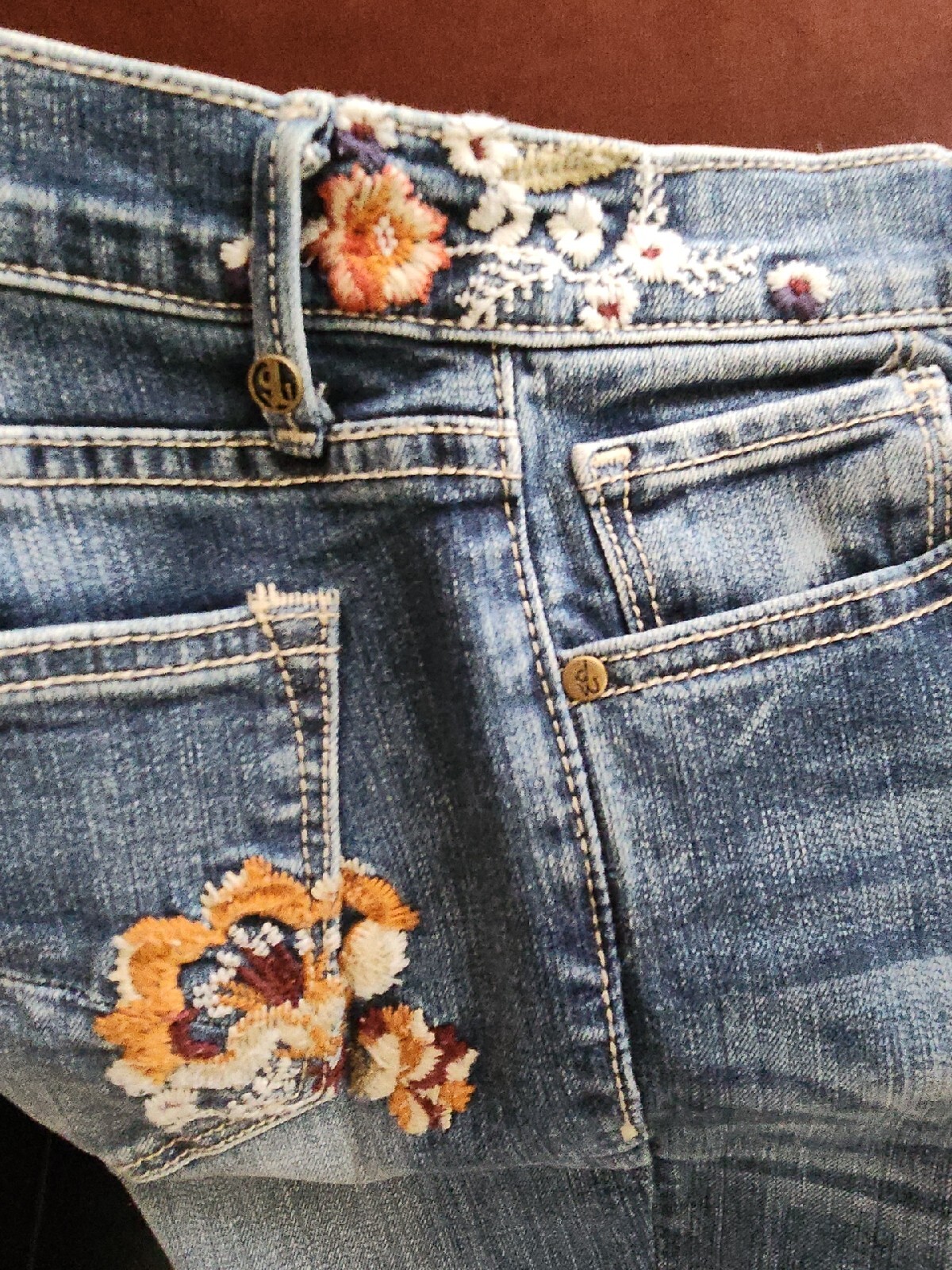 Driftwood Farrah Jeans Size 26, Floral Embroidered Flare, Mid Rise. Barely worn.