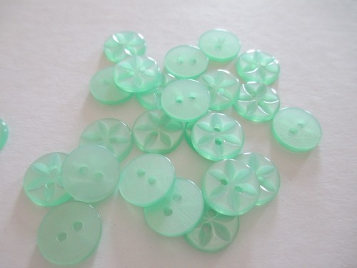 10 25 or 100 - Star Baby Round Resin Sewing Buttons - Size 18 22 26 - 11 Colours - Picture 21 of 25
