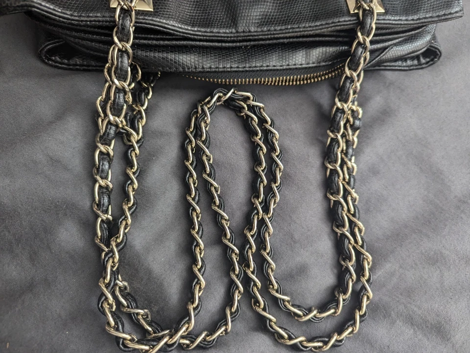 Vegan Leather Black Purse With Gold Chaina — 第 3/4 张图片