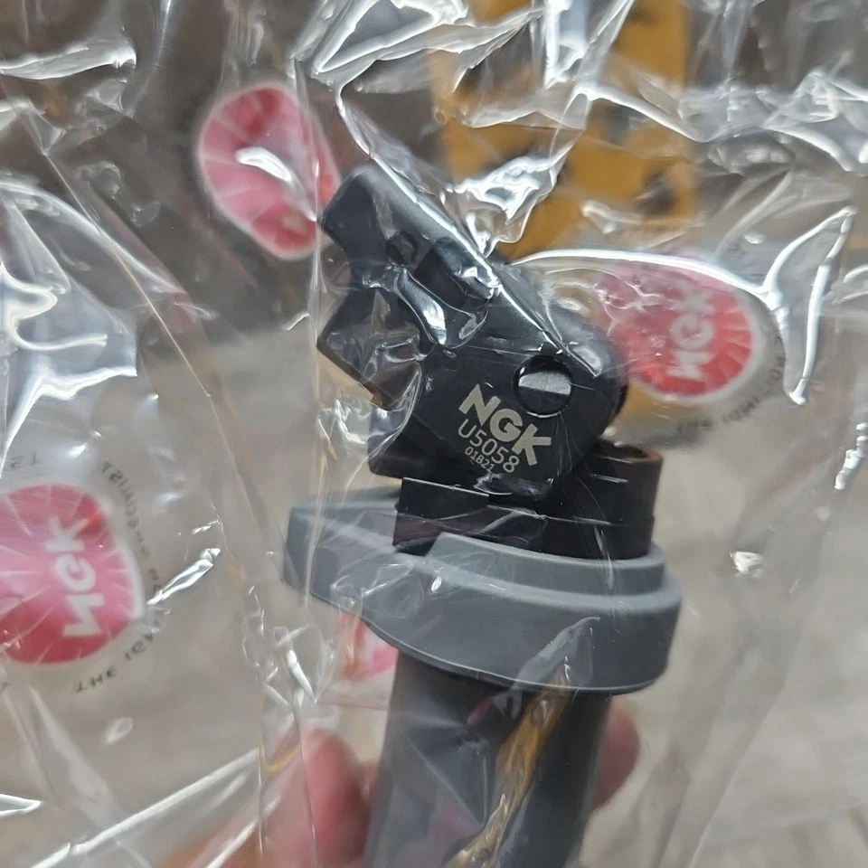 Bobina de encendido NGK 49021 U5058 NGK COP (tipo lápiz) para 06 BMW 325i 525xi Foto 4 de 4