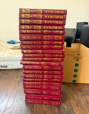 World Book Encyclopedia 2001 Hardcover A-Z Multi-Volume Set, Red Covers ...