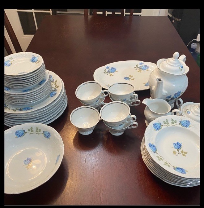 Blue And White Dinnerware Set